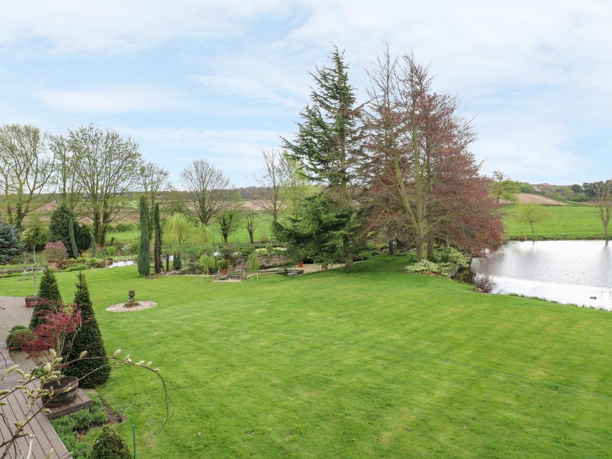 Pond View Villa Norton  Екстериор снимка